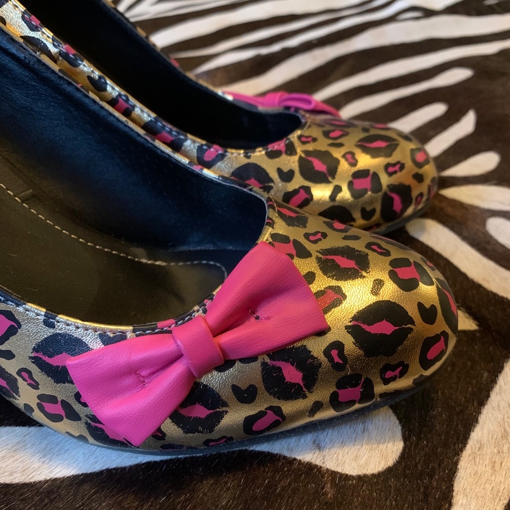 Unique gold cheetah print pumps! 🐆💖🐆 - Picture 4 of 7